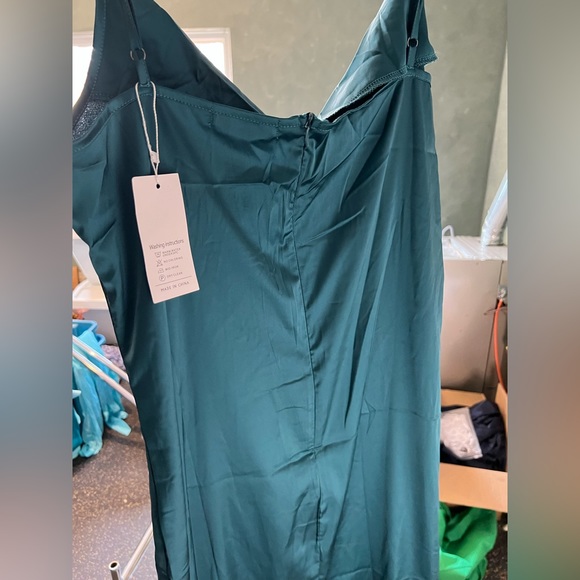 Large silk green dress - Picture 2 of 5